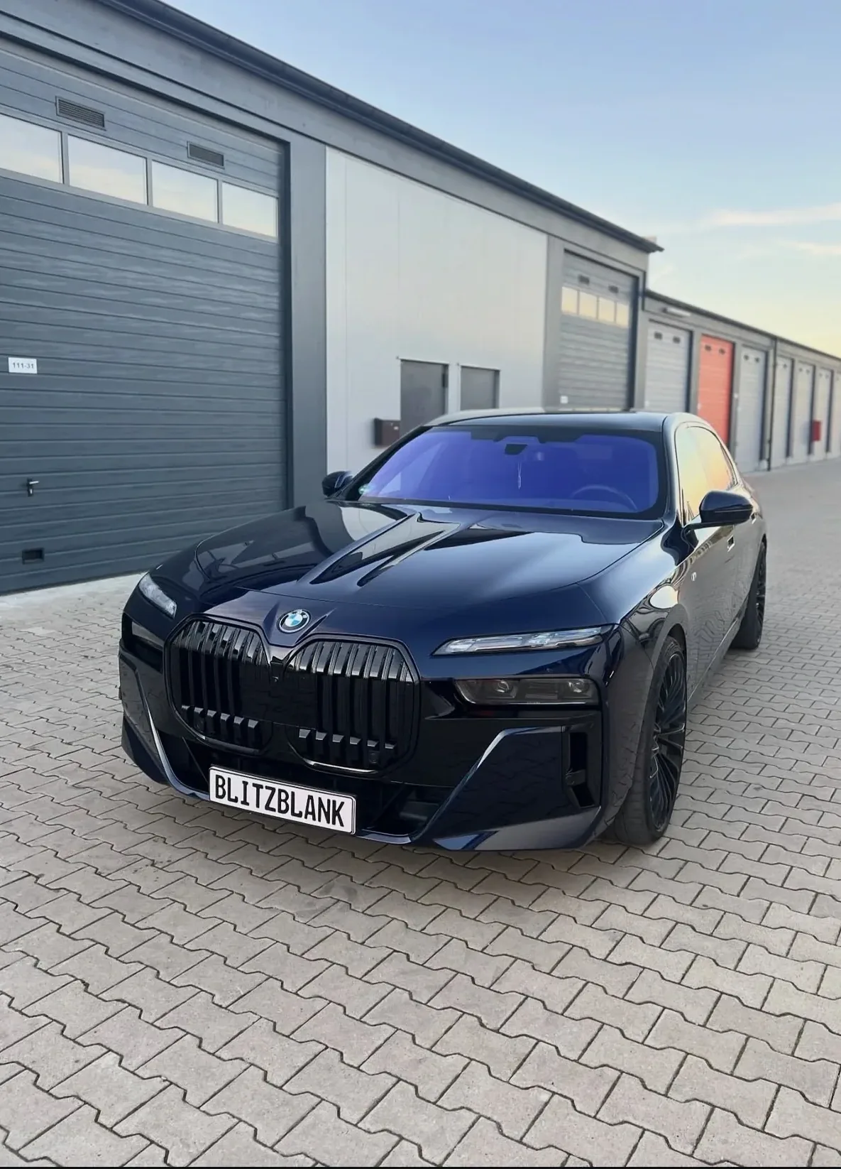 BMW 7er nach professioneller Fahrzeugaufbereitung von BlitzBlank Autopflege
