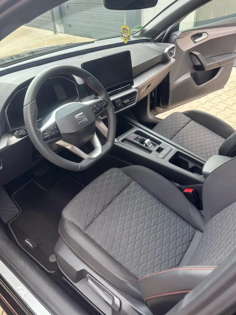 SEAT Leon FR Innenraum nach der Aufbereitung